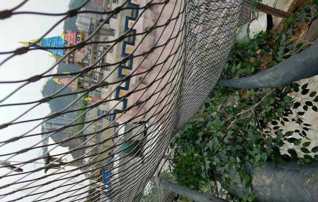 Flexible stainless steel aviary cable netting